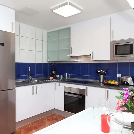 Apartment Pantai By Vacanzy Collection